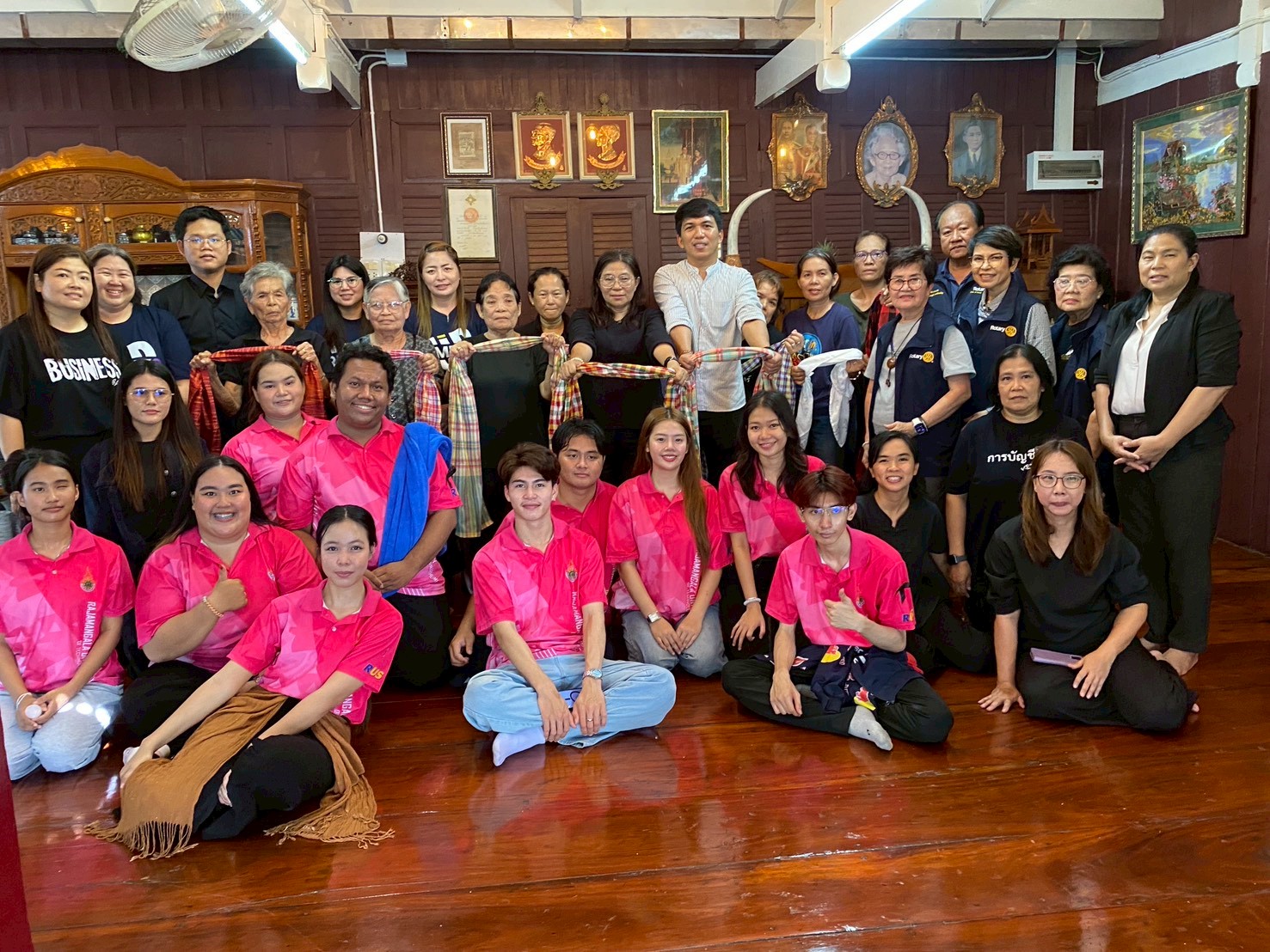 ติดตามการดำเนินงานหมู่บ้าน OTOP นวัตวิถี และผลิตภัณฑ์ชุมชนของกลุ่มวิสาหกิจชุมชนพัฒนาอาชีพบ้านเต่าเล่า