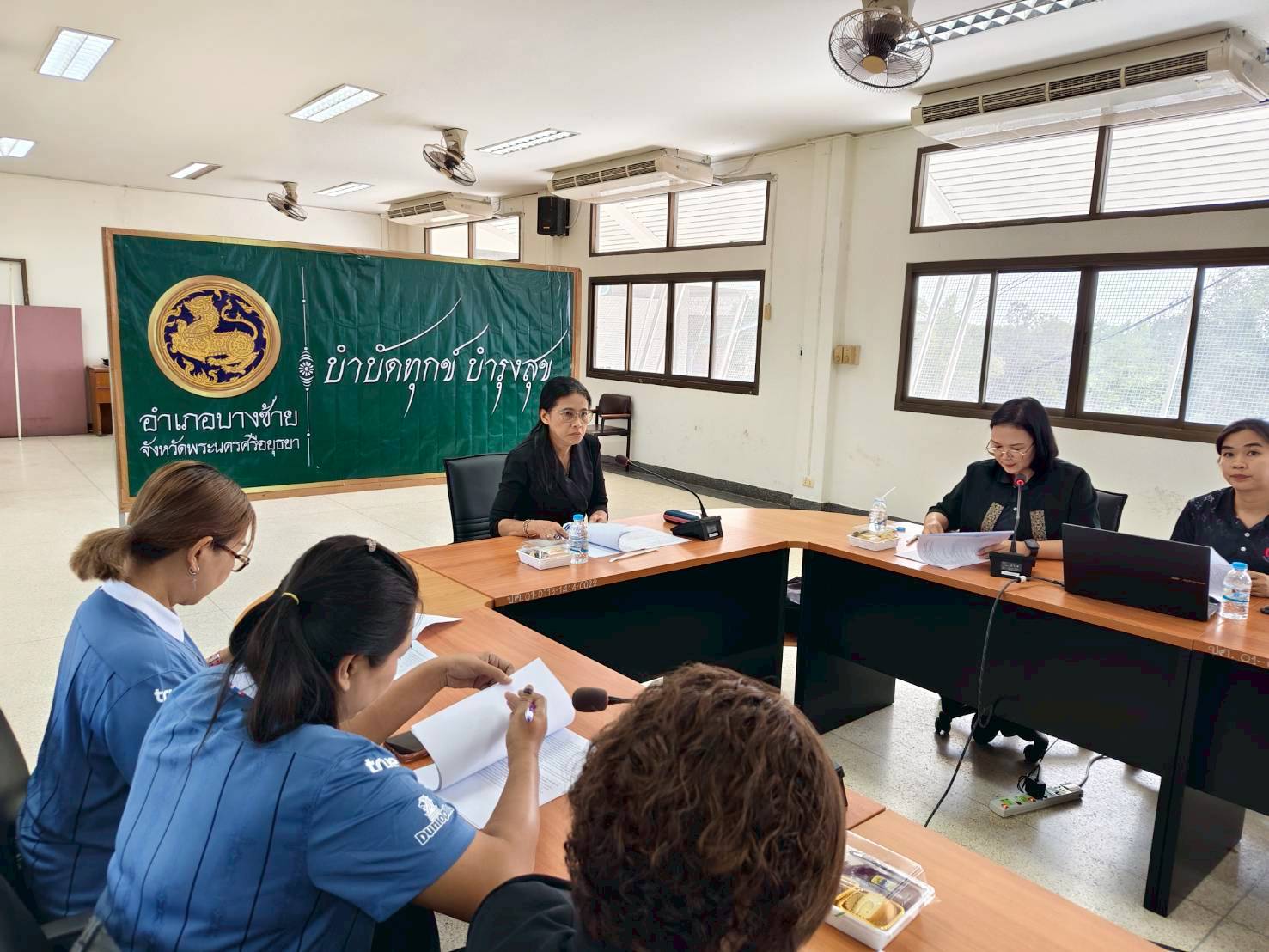 ประชุมคณะกรรมการบริหารศูนย์อำนวยการปฏิบัติการขับเคลื่อนการขจัดความยากจนและพัฒนาคนทุกช่วงวัยอย่างยั่งยืนตามหลักปรัชญาของเศรษฐกิจพอเพียง (คจพ.อ.) ครั้งที่ 1/ 2569