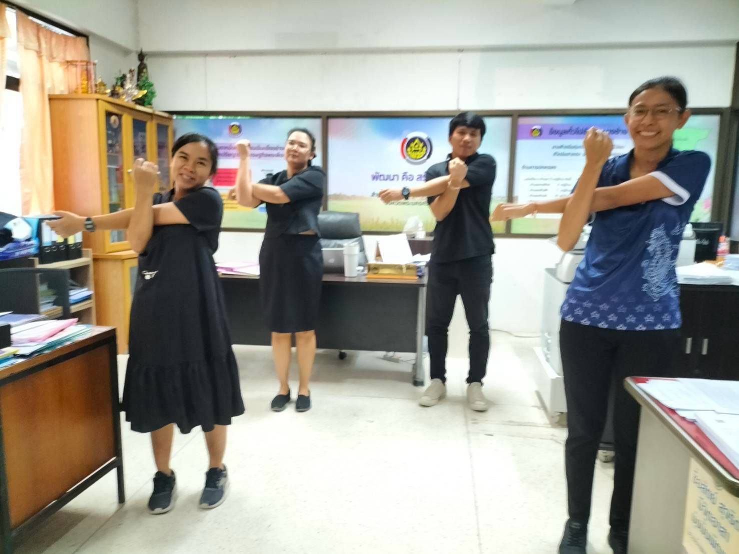 ขับเคลื่อนโครงการ"ทุกวันพุธ ลุกขึ้นออกกำลังกาย"