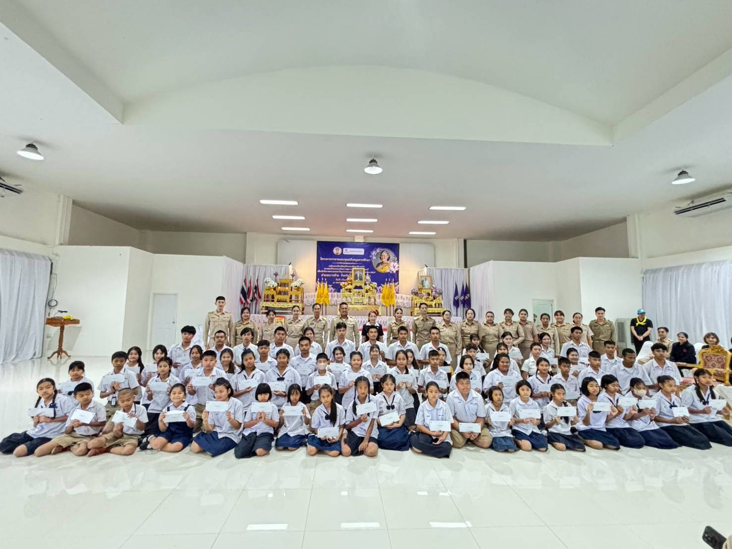🌾สพอ.บางซ้าย ถิ่นทุ่งทอง🌾ร่วมพิธีมอบทุนการศึกษา โครงการกาชาดมอบทุน สนับสนุนการศึกษา